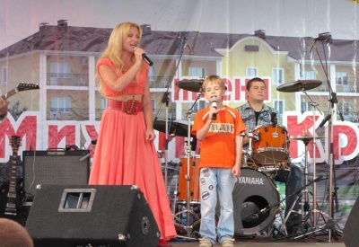 Макар и Макаровна с песней "Солнечный Круг"